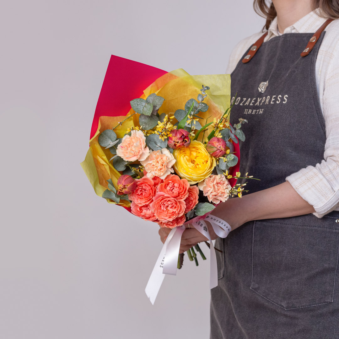 заказать букет Тюльпан Колумбус и кустовая роза Джульетта