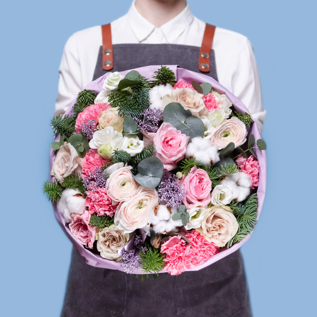 заказать букет Ранункулюс Ханой и роза Пинк Охара