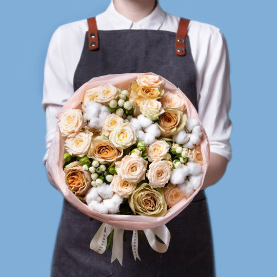 заказать букет Розы Голден Мустард и хлопок