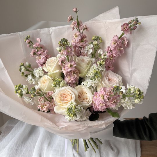 заказать букет Маттиола и вайт охара